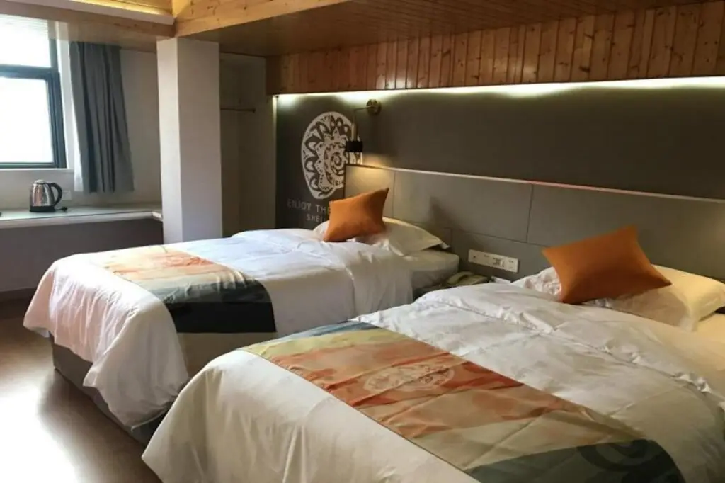 Шанхай: Shell Hotel Shanghai Minhang District Wenjing Road Metro Station