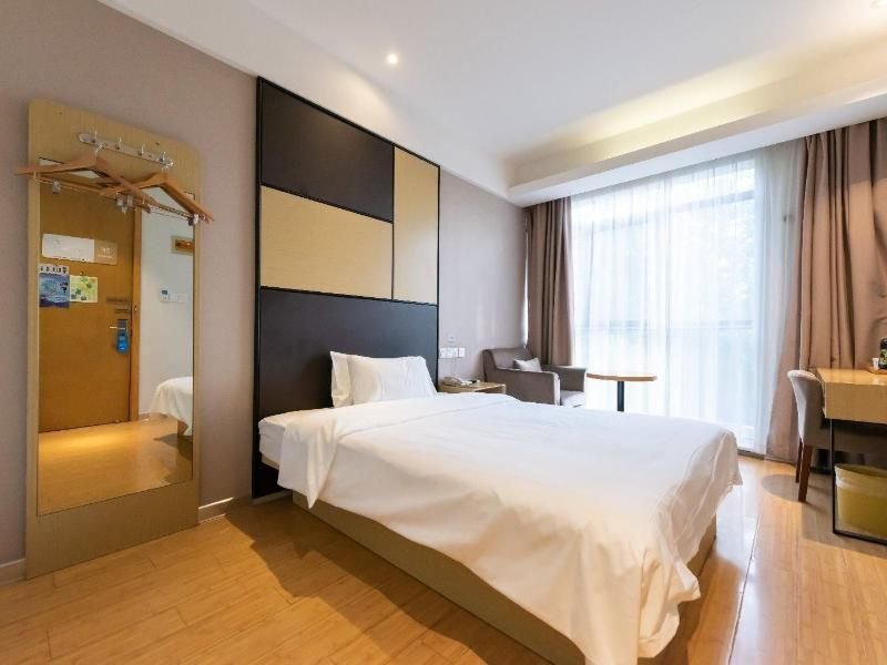 Шанхай: Hanting Hotel Shanghai Luoshan Road Metro Station