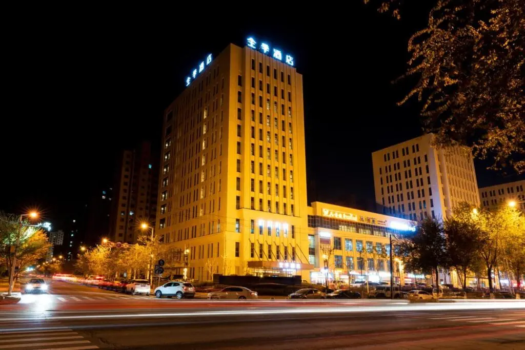 Чанцзи: Ji Hotel Changji Huanyu Plaza