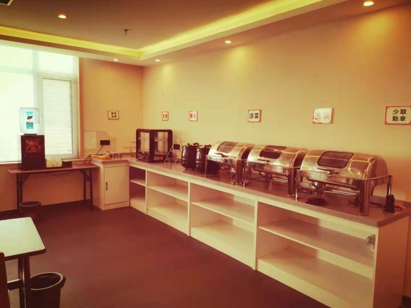 Хецзе: Green Tree Inn Heze Dingtao District Car Town