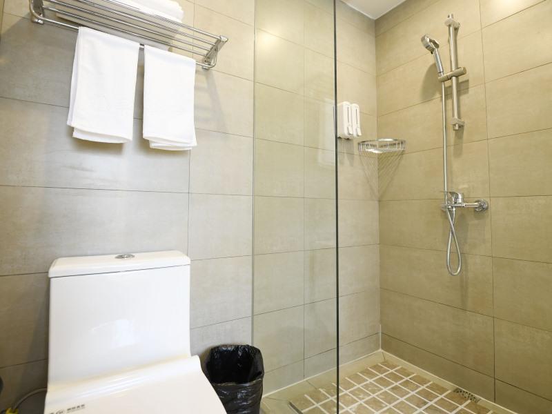 Шанхай: Shell Hotel Shanghai Normal University Hongcao Road Metro Station Guiping Road