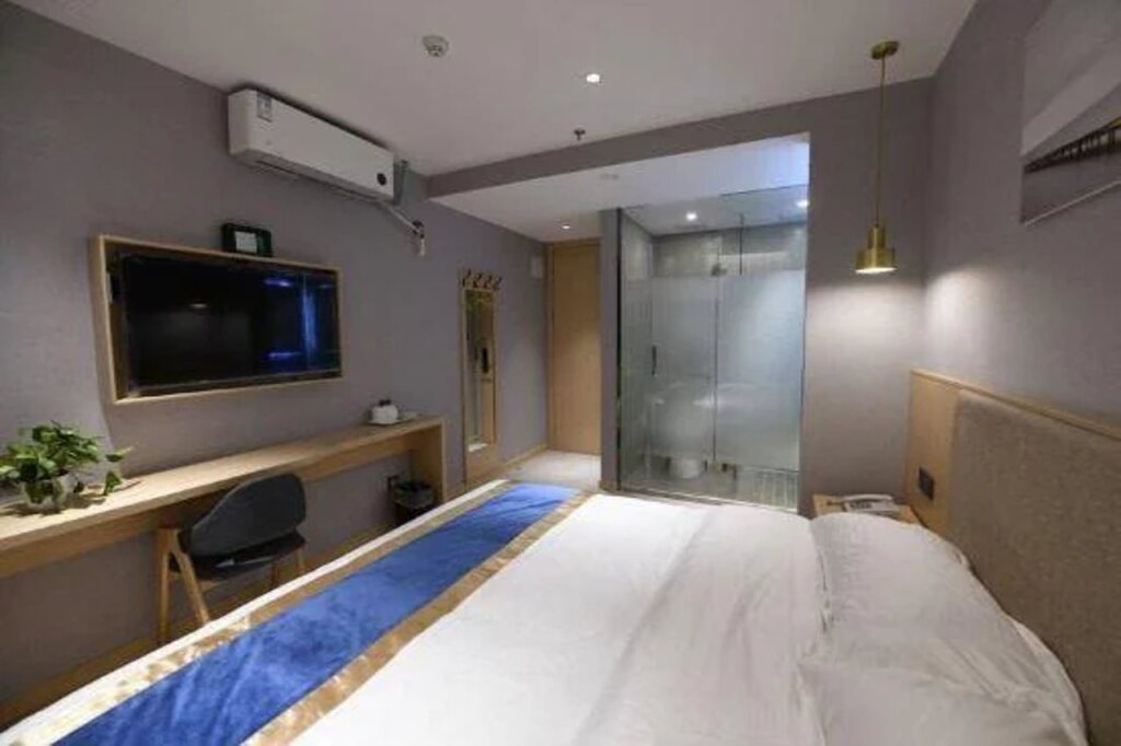 Шанхай: Shell Hotel Shanghai Normal University Hongcao Road Metro Station Guiping Road