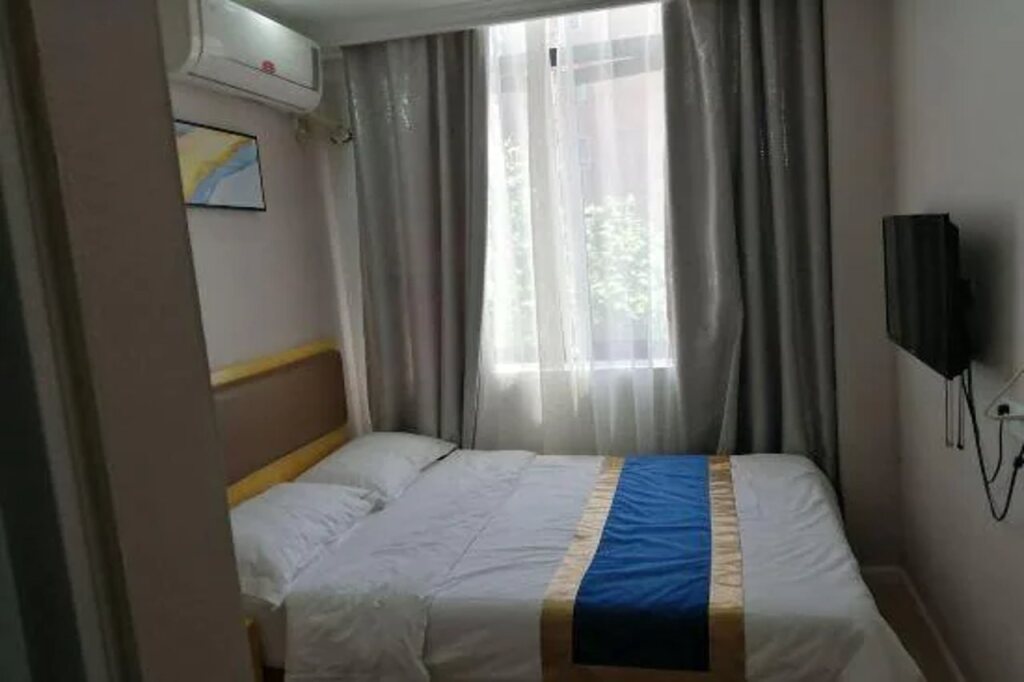 Шанхай: Shell Hotel Shanghai Normal University Hongcao Road Metro Station Guiping Road