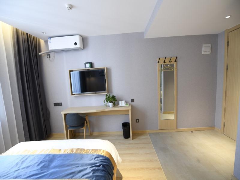 Шанхай: Shell Hotel Shanghai Normal University Hongcao Road Metro Station Guiping Road