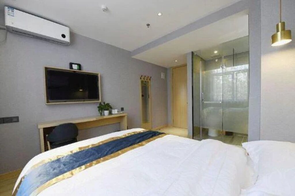 Шанхай: Shell Hotel Shanghai Normal University Hongcao Road Metro Station Guiping Road