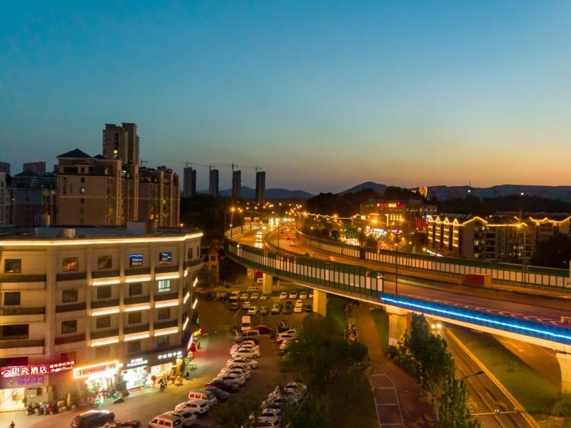 Нанкин: Shell Hotel Hongyang Square Taishan Community Metro Station