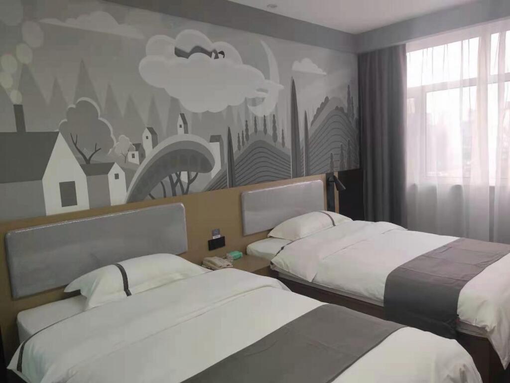 Чжанцзякоу: Thank Inn Heibei Zhangjiakou Economic Development Zone High-Speed Railway Station