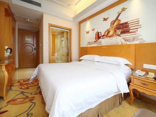 Гуанчжоу: Vienna International Hotel Guangzhou Changlong Qifu Xincun