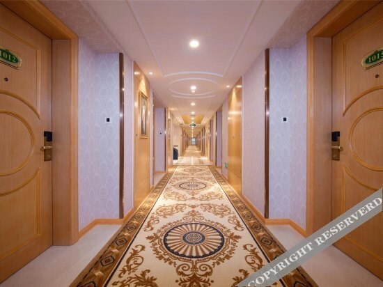 Чэнду: Vienna Hotel Chengdu Dafeng Metro Station