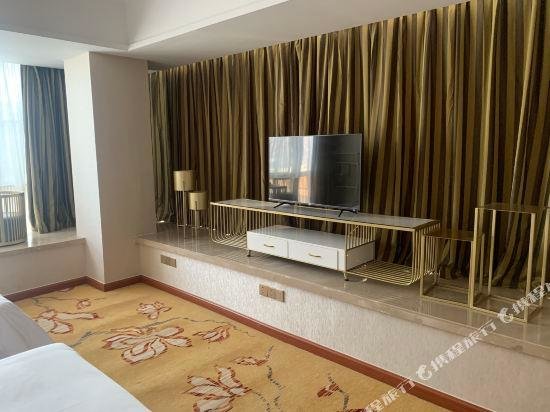 Цюаньчжоу: Vienna Hotel Fujian Quanzhou Anxi County Baolong Square