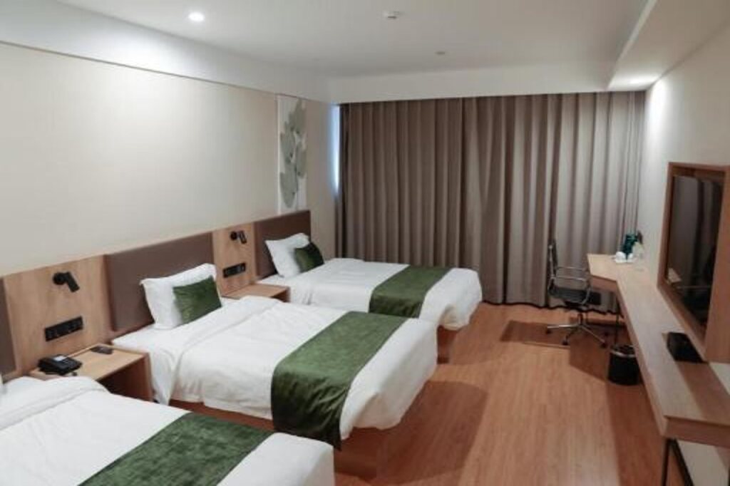 Циндао: GreenTree Inn Express Shandong Qingdao Chengyang District Aodong Road