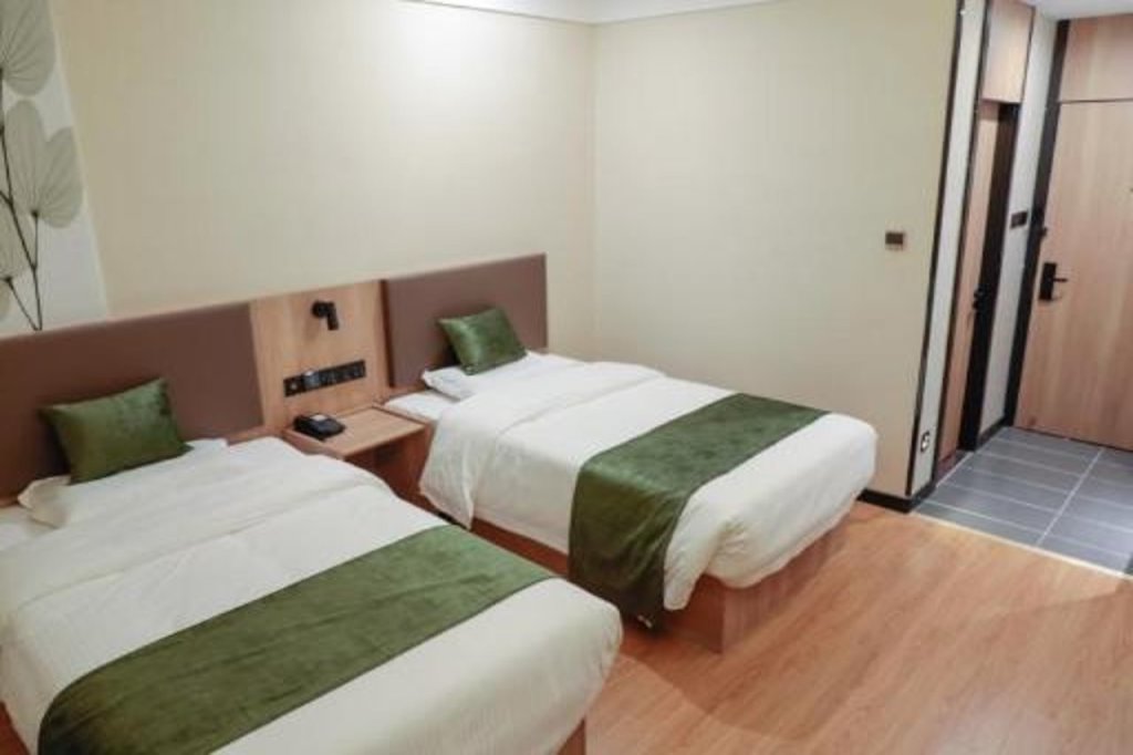 Циндао: GreenTree Inn Express Shandong Qingdao Chengyang District Aodong Road