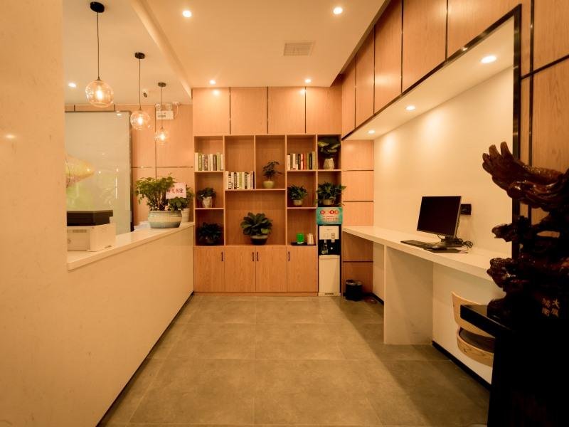 Чжэнчжоу: GreenTree Inn Express Henan Xinyang Huaibin County