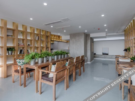 Чунцин: Chongqing Laizhu Book House Hotel (Shangqing Temple Niujiaotuo Subway Station)