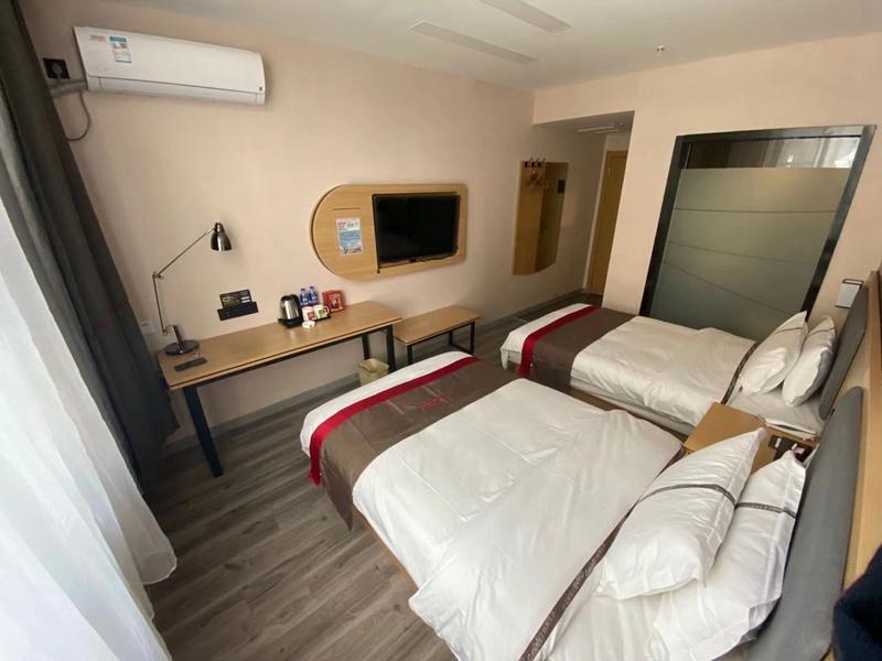 Урумчи: Jun Hotel Xinjiang Urumqi Shuimogou District Shanshuiyayuan