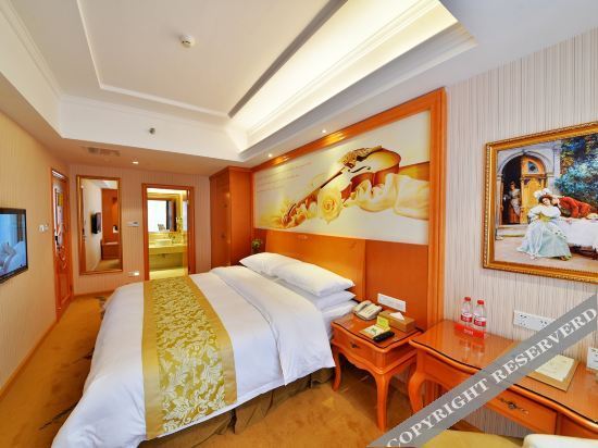 Жангжоу: Vienna Hotel (Longhaijiao Meiwanyi Plaza)