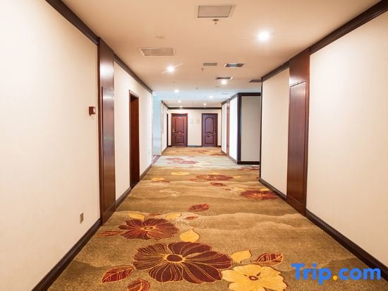 Чэндэ: Vienna International Hotel (Chengde University Town High Speed Railway Station)