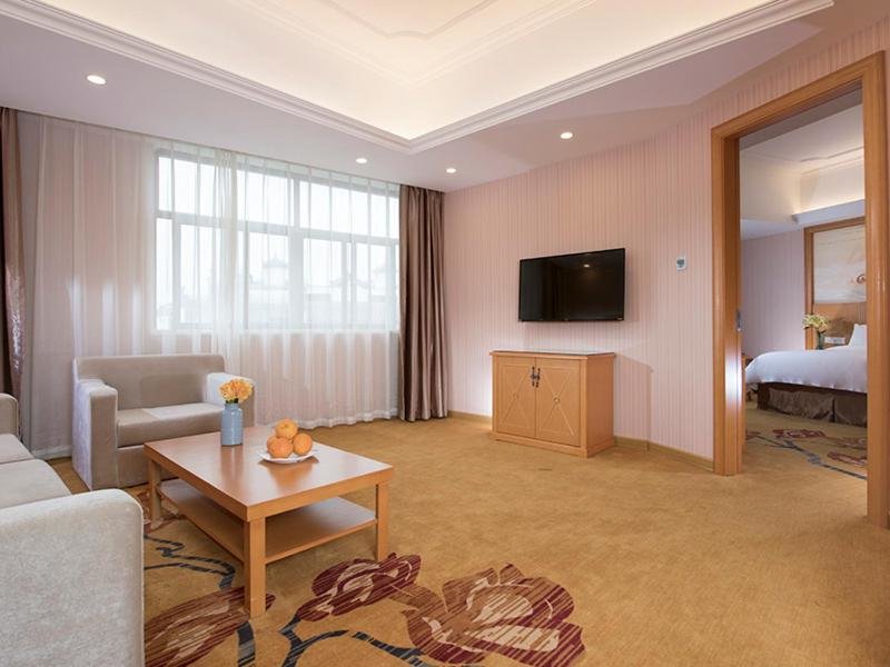 Байсе: Vienna Hotel Guangxi Tianyang Ancient City High-Speed Railway Station
