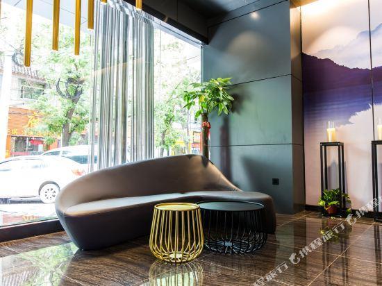 Сиань: H Hotel (Xi'an Railway Station Wulukou Metro Airport Bus)