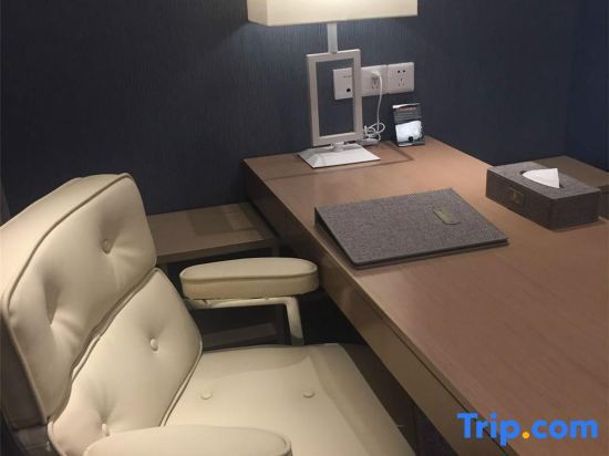 Ухань: Lens International Hotel