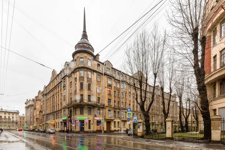 Санкт-Петербург: Апартаменты 1912 с видом на крыши Петербурга