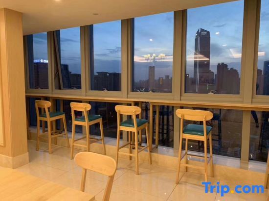 Хэфэй: Vienna International Hotel (Hefei Zhengwu New District Vientiane City)