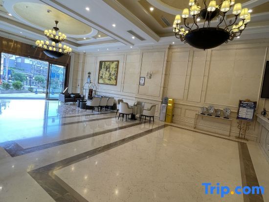 Лешан: Vienna Hotel (Emei Mountain High Speed Railway Station)