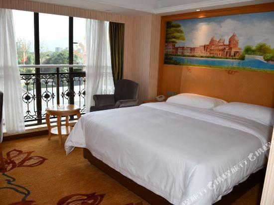 Лешан: Vienna Hotel (Emei Mountain High Speed Railway Station)