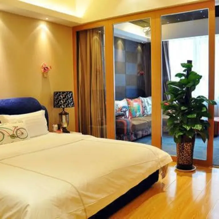 Цзинань: Summer Cherry Apartment (Ji'nan Quancheng Road Kuanhouli)