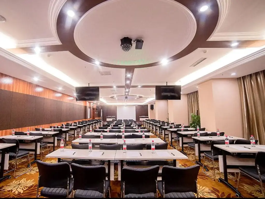 Циньхуандао: Vienna Hotel (Hebei Street Sun City, Qinhuangdao)