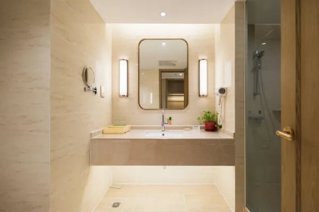 Ронгшан: Vienna International Hotel (Haikou Old Town High-speed Railway Station)