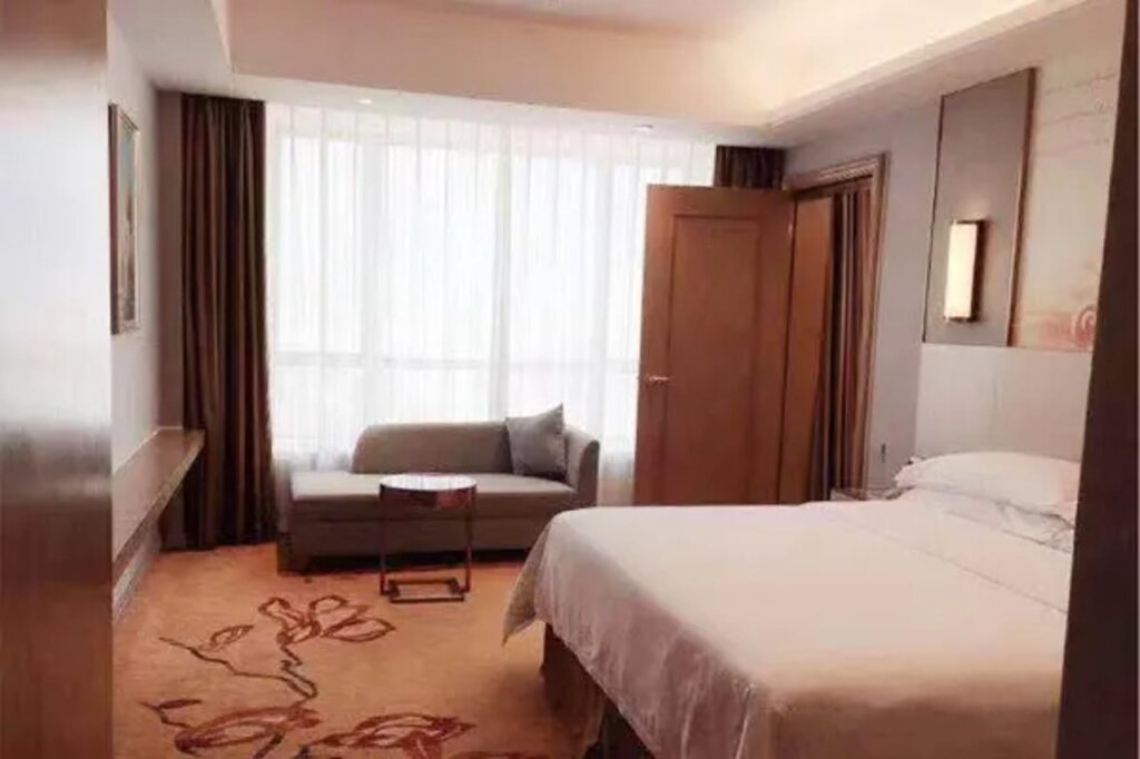 Ронгшан: Vienna International Hotel (Haikou Old Town High-speed Railway Station)