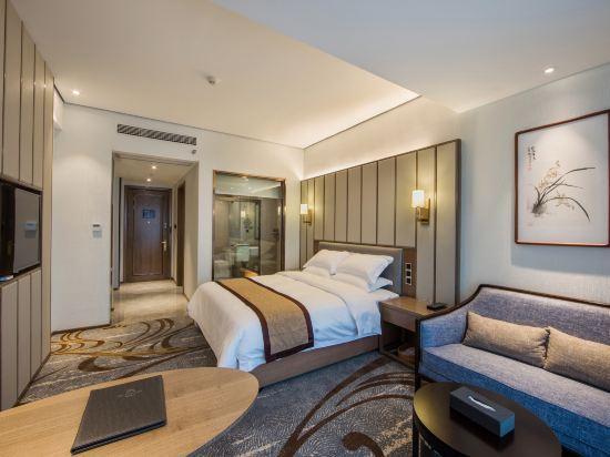 Наньпин: West City International Hotel