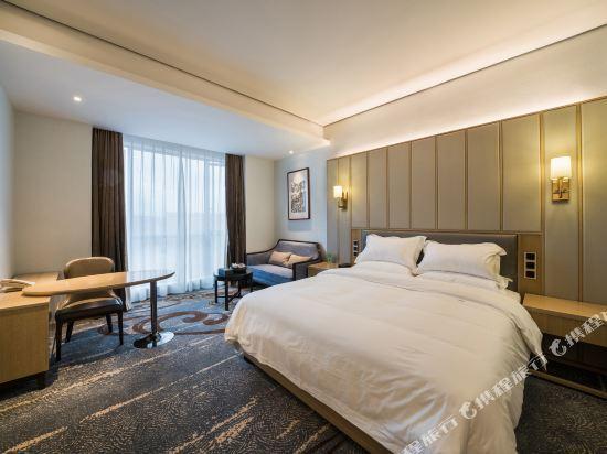Наньпин: West City International Hotel