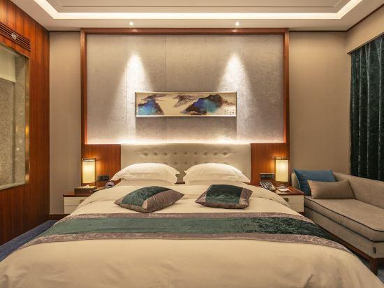 Auspicious Phoenix Hotel — фото 1