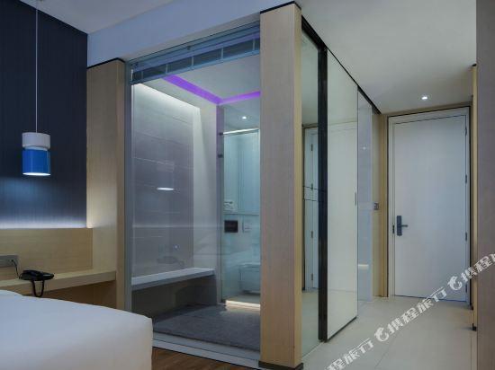 Чэнду: Mi Hotel (Chengdu Huayang Haichang Polar Ocean World)