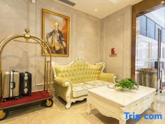 Чунцин: Vienna Hotel (Chongqing Yangjiaping Pedestrian Street Light Rail Station)