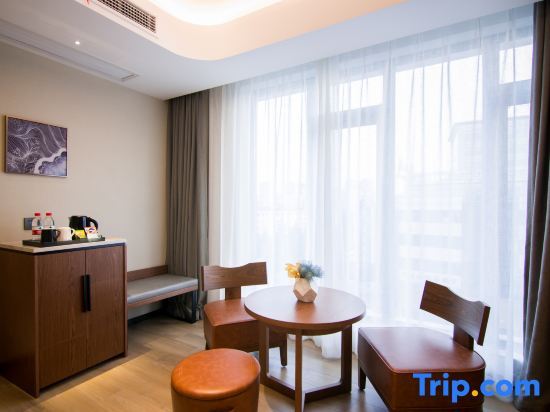 Шанхай: YunFei Hotel (Lianhua Plaza, Wuzhong Road, Hongqiao Guozhan, Shanghai)