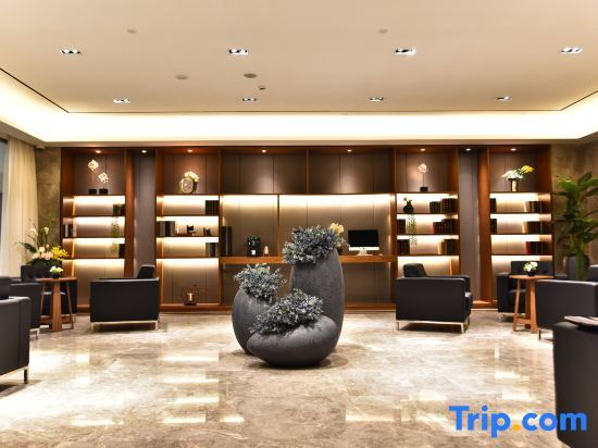 Шанхай: Yitel (Shanghai National Convention and Exhibition Center Qingpu Huaxin)