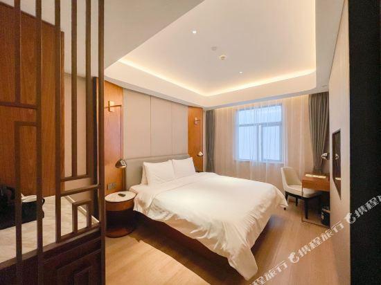 Шанхай: Yitel (Shanghai National Convention and Exhibition Center Qingpu Huaxin)