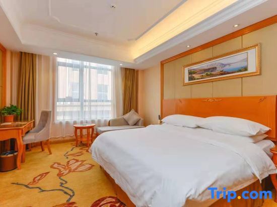 Шанхай: Vienna Hotel (Shanghai Gucun Park)