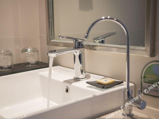 Шанхай: Home Inn Selected (Shanghai Lingang Xincheng Dishui Lake)
