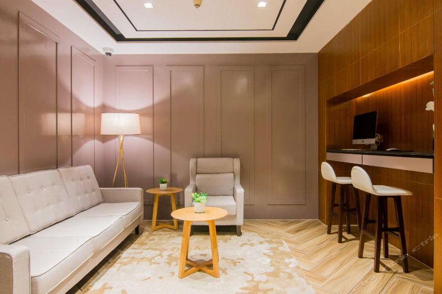Шанхай: Yitel Premium (Shanghai Wujiaochang Metro Station)