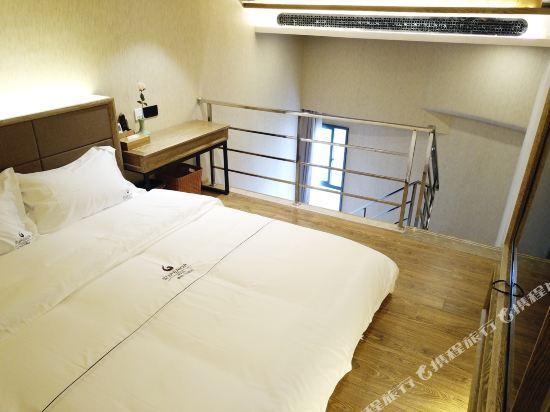 Шанхай: Superior Hotel (Shanghai Wanda Plaza Tonghe New Village Metro Station)