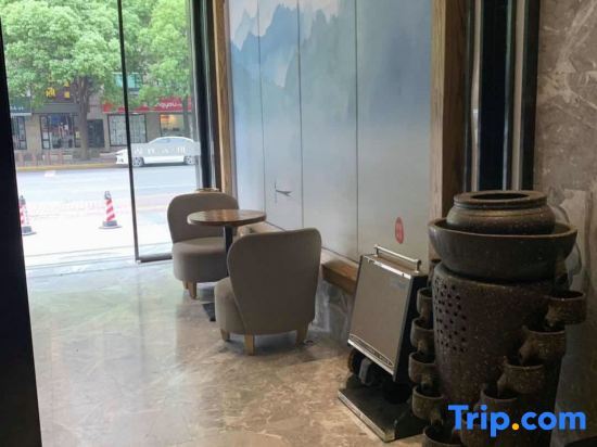Шанхай: Superior Hotel (Shanghai Wanda Plaza Tonghe New Village Metro Station)