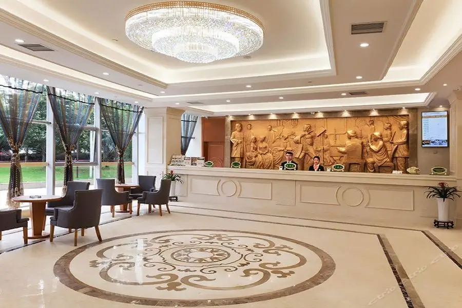 Чунцин: Vienna International Hotel (Chongqing Xingguang Avenue Liangjiang Xingfu Square)