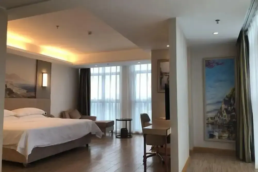 Lanyang: Vienna International Hotel (Danzhou Dingshang Square)