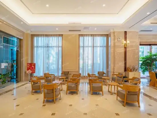 Lanyang: Vienna International Hotel (Danzhou Dingshang Square)