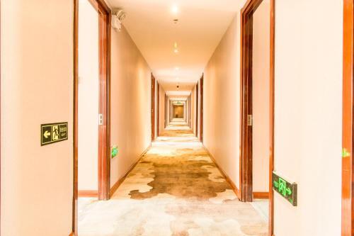 Airport Linkong Wise Hotel — фото 1