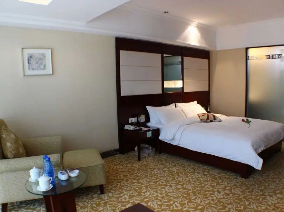 Yishan Business Hotel — фото 1